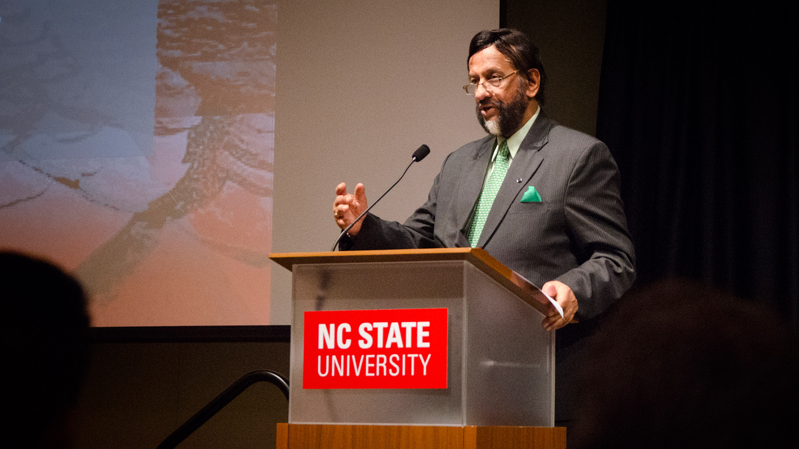 Pachauri Speaks at Commencement